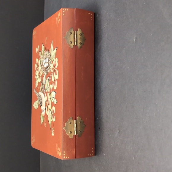 Hand-Painted Floral/ Bird Wooden Trinket Box. - Picture 5 of 11